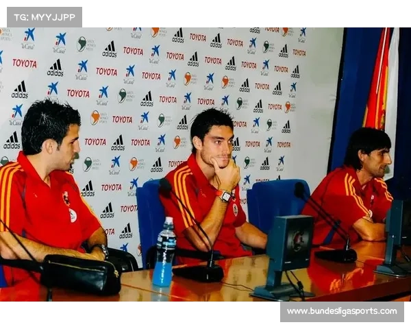 法兰克福新帅里埃拉强调快速转换和反击足球,试图解决球队防守漏洞